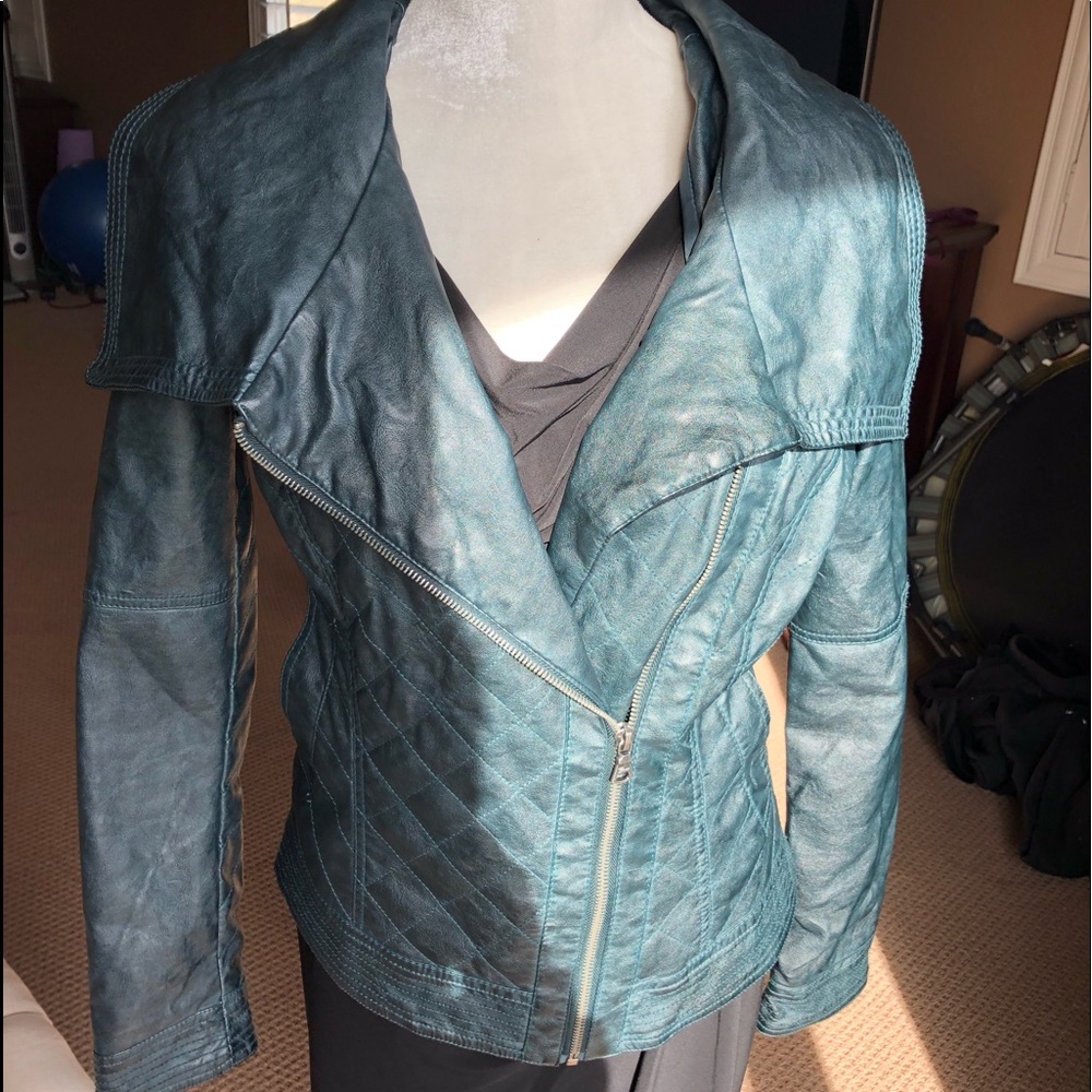 ❌❌❌❌ SOLD Women’s Guess Pleather Jacket.
